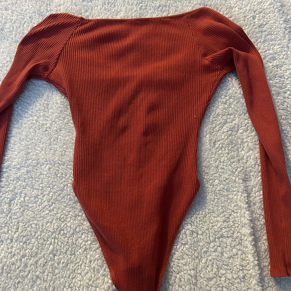 Ribbed V-Neck Bodysuit - Picture 3 of 4